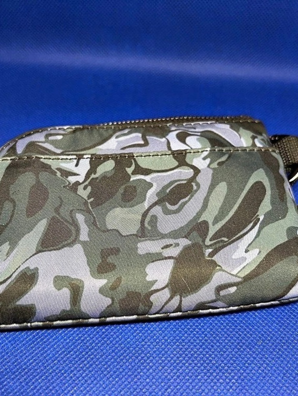 lululemon Clippable Card Pouch Camo Cosmetic Pouch in Green & Gray